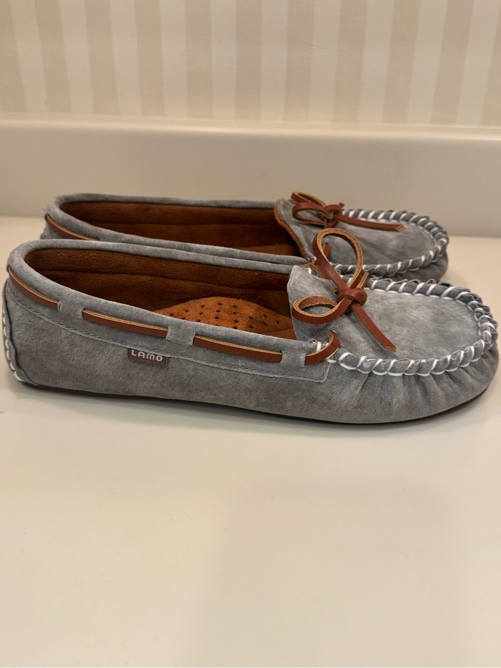 Lamo Sabrina Moc Soft Grey Suede Classic Moccasin Slipper Shoe New In Box - Picture 9 of 16
